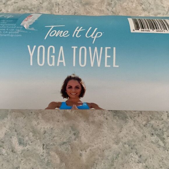 Tone It Up towel  - Picture 3 of 6